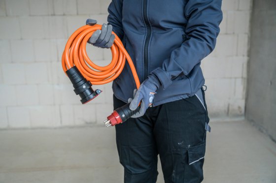 Verlängerungskabel (Kunststoff), T25 Kupplung, T25 Stecker, Kabel 5m AT-N07V3V3-F 5G2.5 orange, CH Stecksystem IP55 - Anwendungsbild