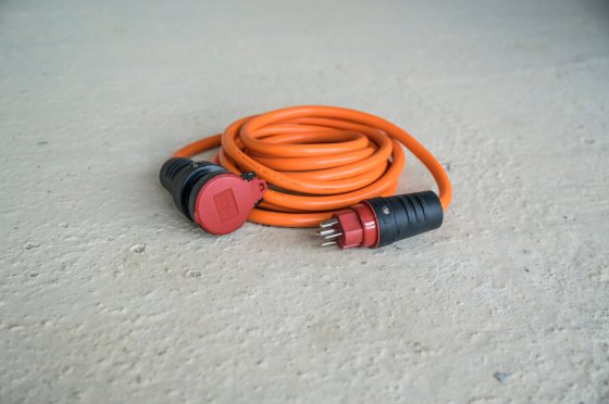 Verlängerungskabel (Kunststoff), T25 Kupplung, T25 Stecker, Kabel 5m AT-N07V3V3-F 5G2.5 orange, CH Stecksystem IP55 - Anwendungsbild