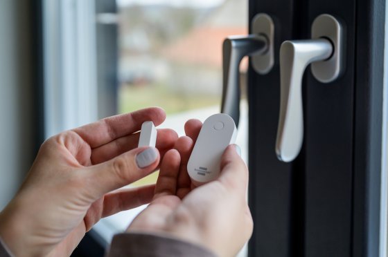 brennenstuhl®Connect Zigbee Tür- und Fensterkontakt TFK CZ 01 - Anwendungsbild